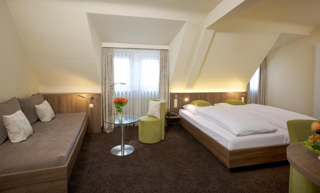 Warteck Hotel